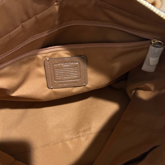 New Coach Hand Bag with wallet tags still on - Picture 4 of 6
